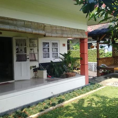 Poetri Guest House Syariah Near Kebun Raya Bogor Kültér fotó