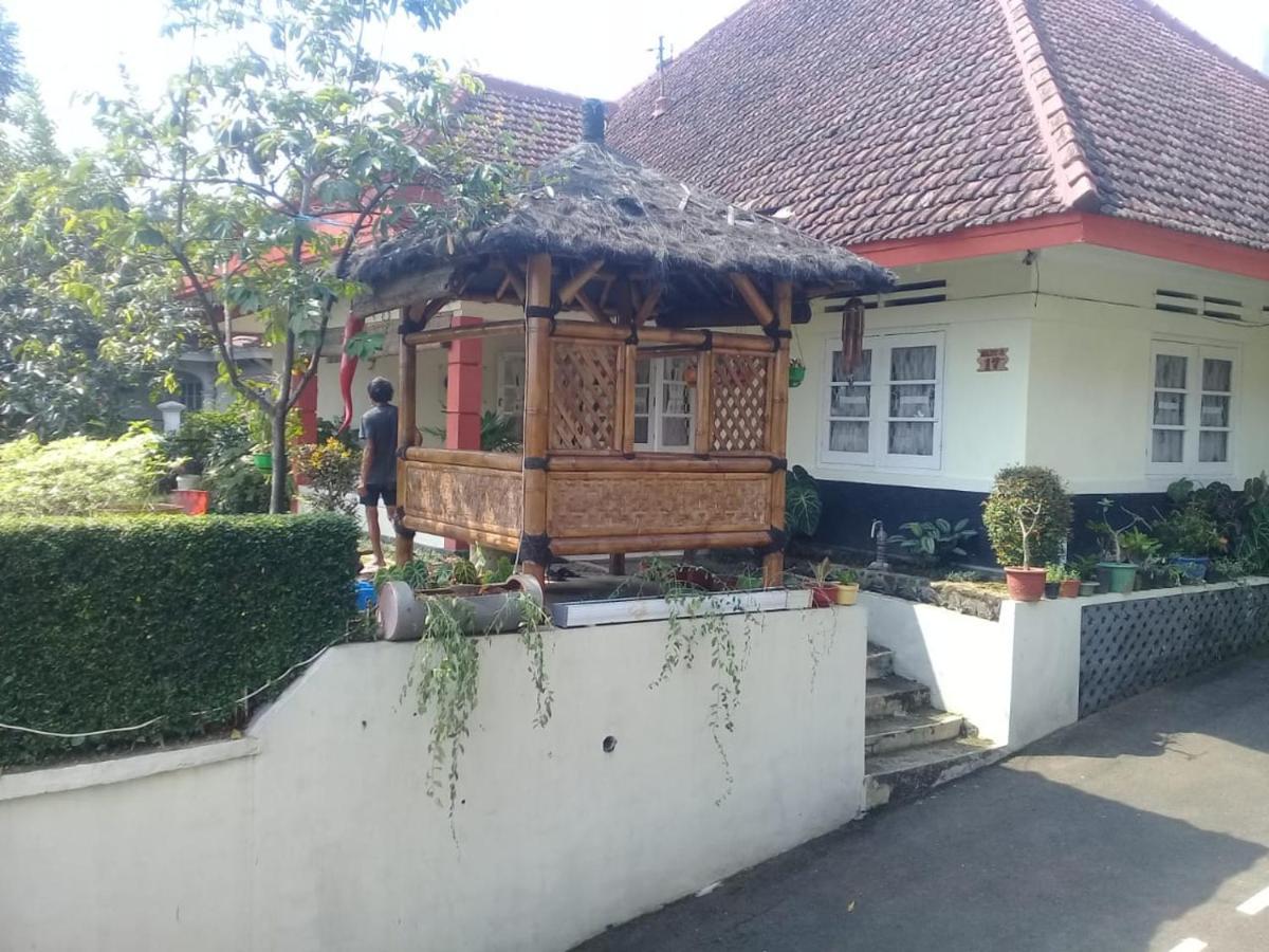 Poetri Guest House Syariah Near Kebun Raya Bogor Kültér fotó