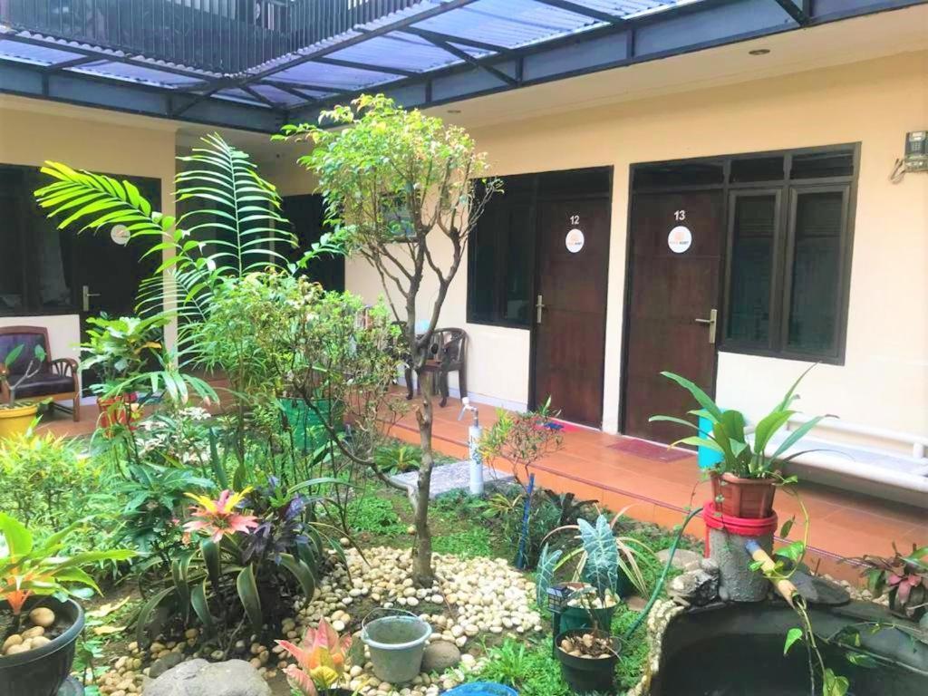 Poetri Guest House Syariah Near Kebun Raya Bogor Kültér fotó